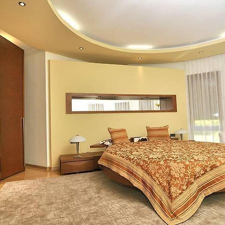 Villa Vitoria Giroc Стая снимка
