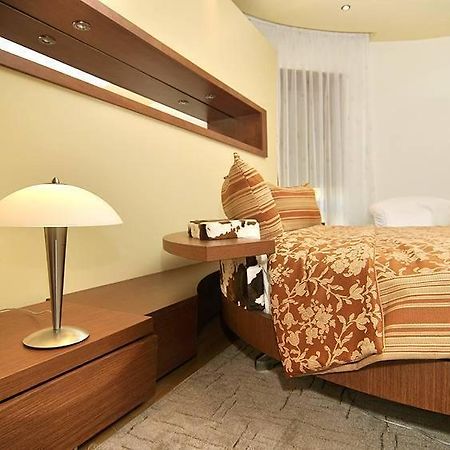 Villa Vitoria Giroc Стая снимка