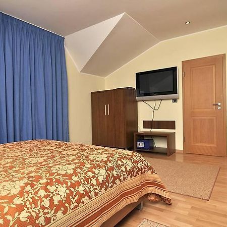Villa Vitoria Giroc Стая снимка
