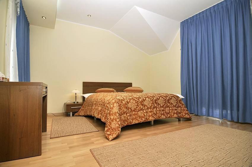 Villa Vitoria Giroc Стая снимка
