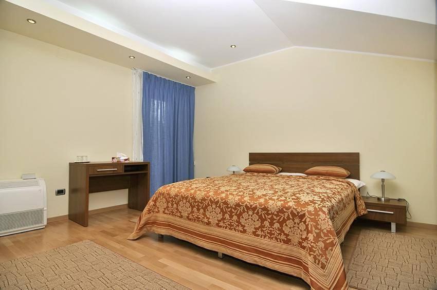 Villa Vitoria Giroc Стая снимка