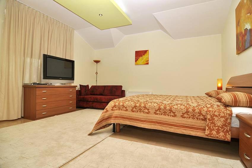 Villa Vitoria Giroc Стая снимка
